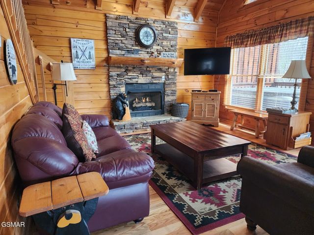 4408 Forest Vista Way, Pigeon Forge, TN 37863