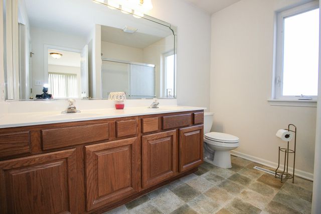 1281 Medlee Drive, Hobart, IN 46342