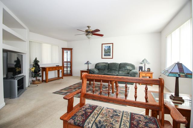 1281 Medlee Drive, Hobart, IN 46342