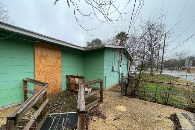 602 E Langley, Universal City, TX 78148