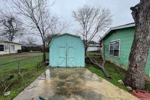 602 E Langley, Universal City, TX 78148