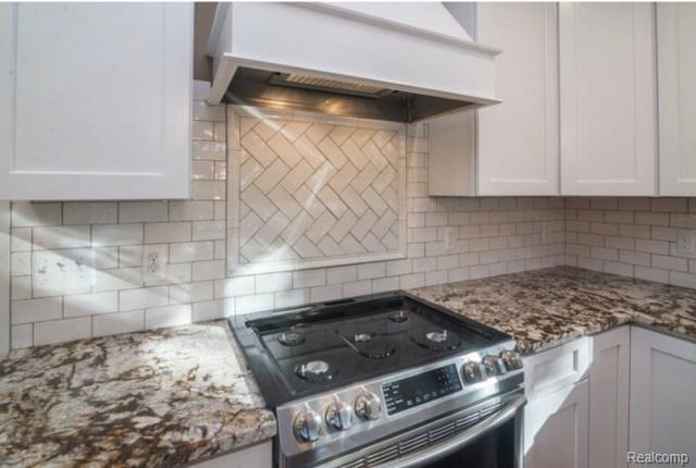 5927 Nottingham Point, Brighton, MI 48116