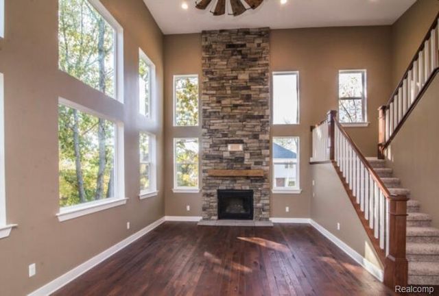5927 Nottingham Point, Brighton, MI 48116