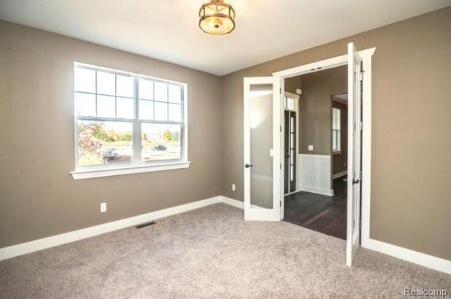 5927 Nottingham Point, Brighton, MI 48116