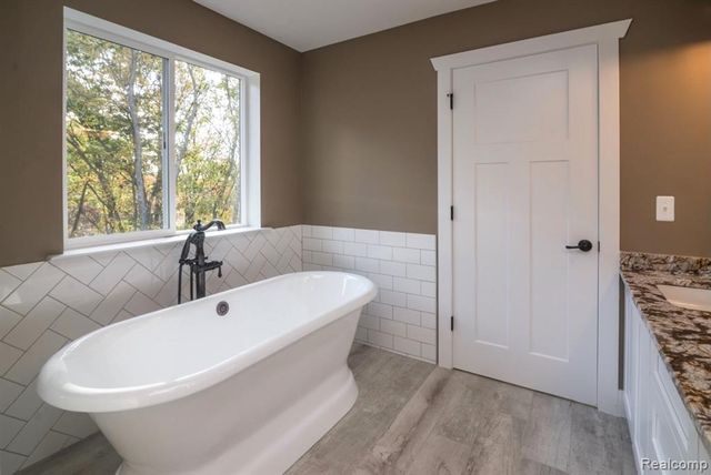 5927 Nottingham Point, Brighton, MI 48116