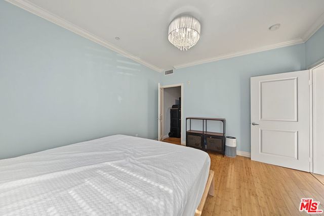 3061 W 12th Place 102, Los Angeles, CA 90006