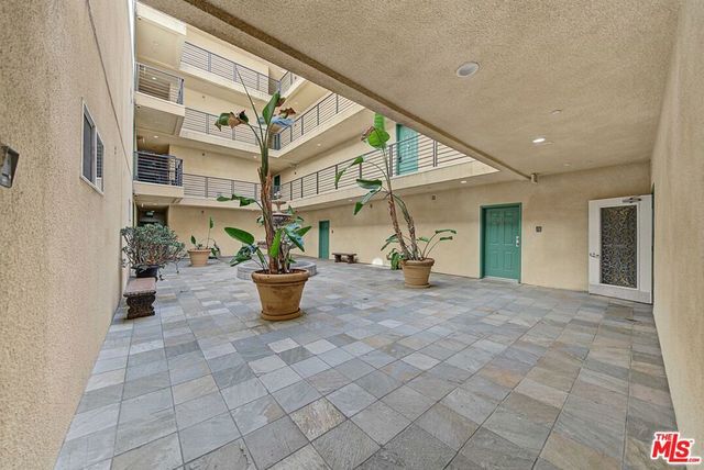 3061 W 12th Place 102, Los Angeles, CA 90006