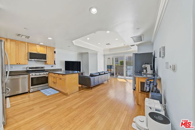 3061 W 12th Place 102, Los Angeles, CA 90006