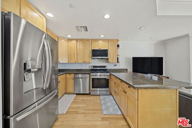 3061 W 12th Place 102, Los Angeles, CA 90006