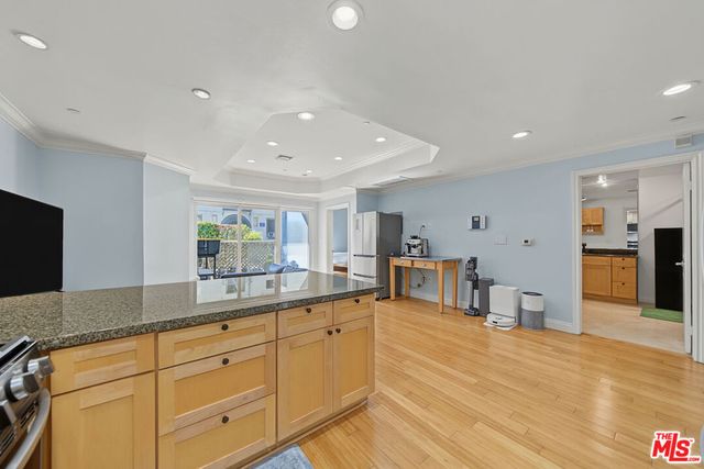 3061 W 12th Place 102, Los Angeles, CA 90006