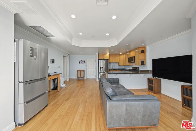 3061 W 12th Place 102, Los Angeles, CA 90006