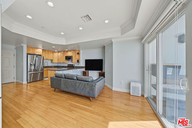 3061 W 12th Place 102, Los Angeles, CA 90006