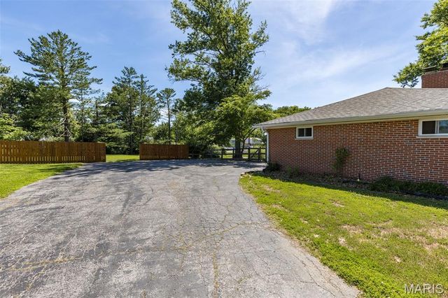 2550 Bluffwood Drive, Unincorporated, MO 63129