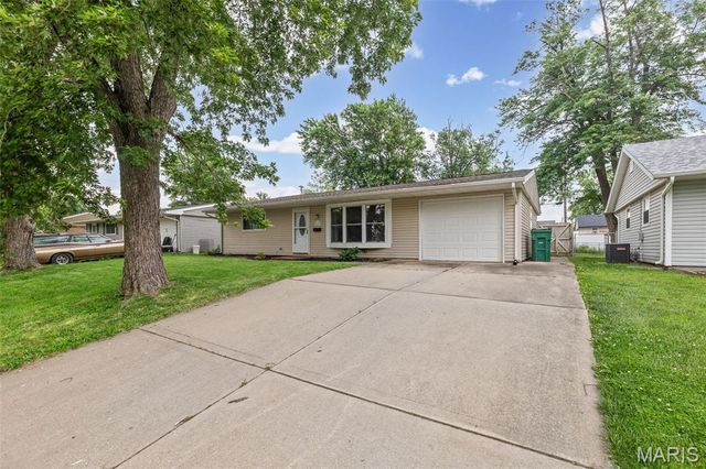 605 W Adams Street, O'fallon, IL 62269