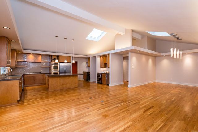 8 Racquet Court, Little Rock, AR 72227