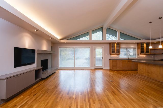 8 Racquet Court, Little Rock, AR 72227