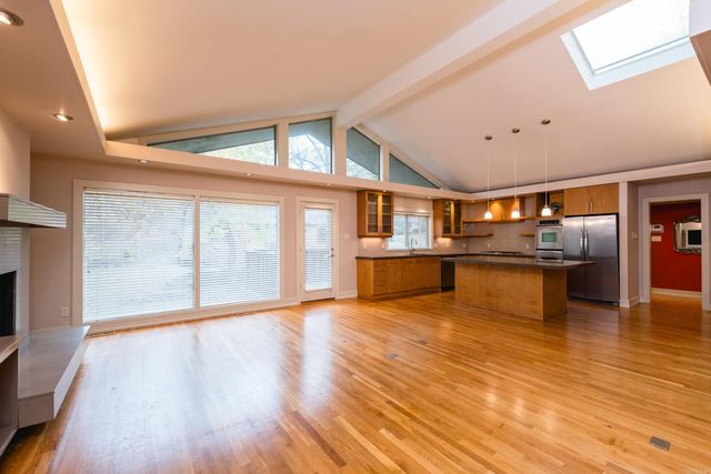 8 Racquet Court, Little Rock, AR 72227