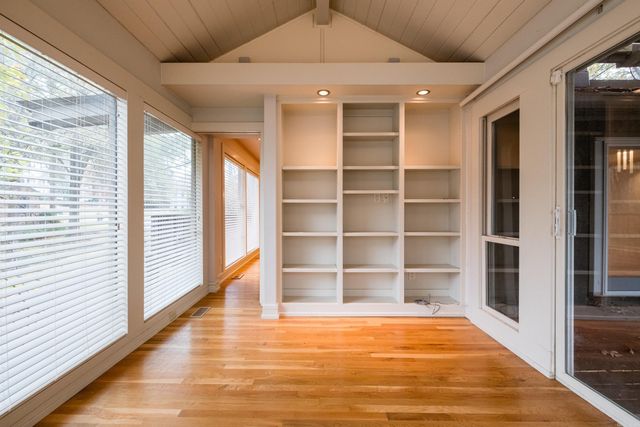 8 Racquet Court, Little Rock, AR 72227