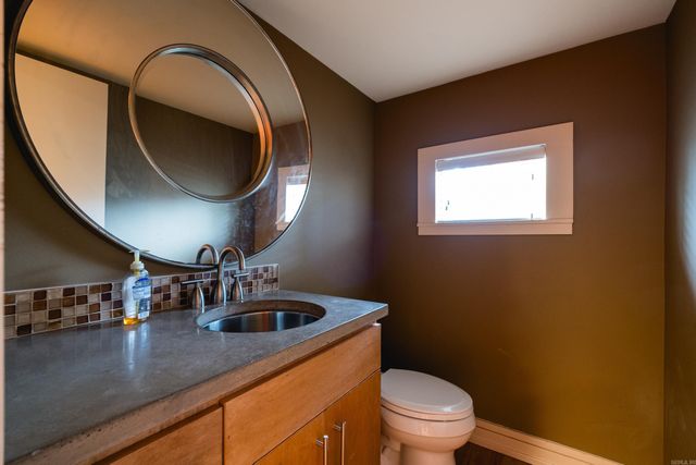 8 Racquet Court, Little Rock, AR 72227