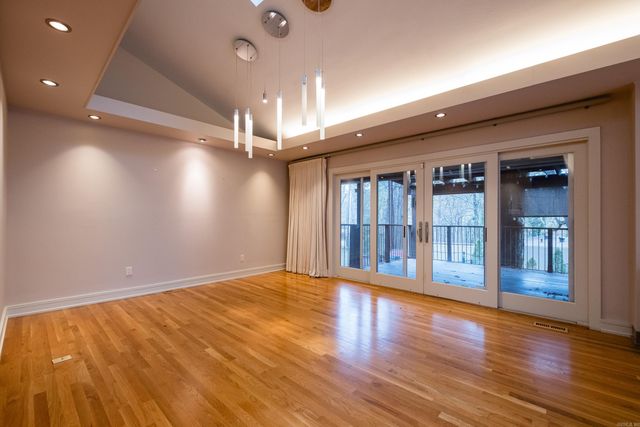 8 Racquet Court, Little Rock, AR 72227