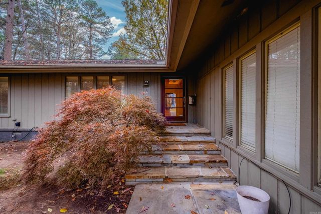 8 Racquet Court, Little Rock, AR 72227