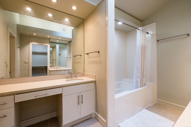 8 Racquet Court, Little Rock, AR 72227