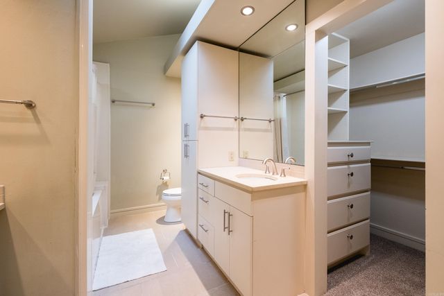 8 Racquet Court, Little Rock, AR 72227