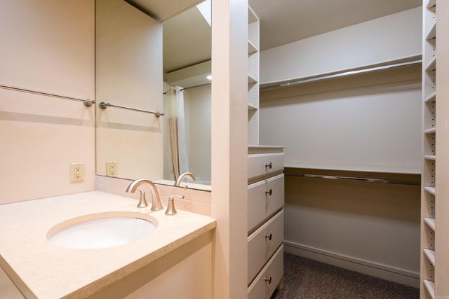 8 Racquet Court, Little Rock, AR 72227