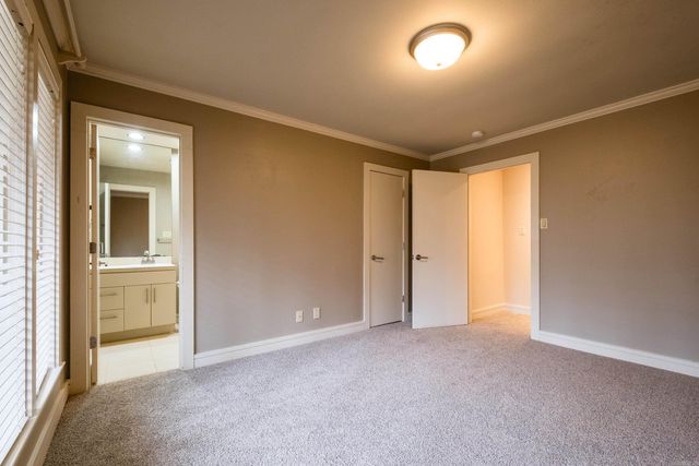 8 Racquet Court, Little Rock, AR 72227