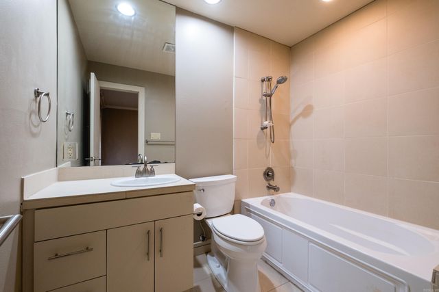 8 Racquet Court, Little Rock, AR 72227