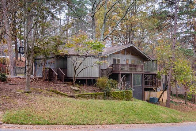 8 Racquet Court, Little Rock, AR 72227