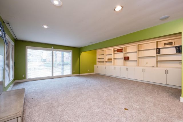 8 Racquet Court, Little Rock, AR 72227