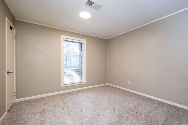 8 Racquet Court, Little Rock, AR 72227