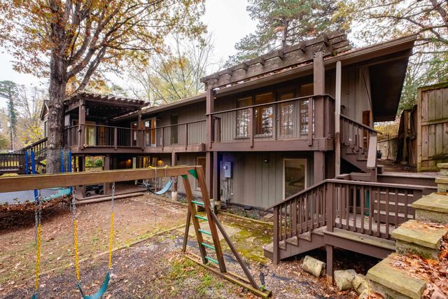 8 Racquet Court, Little Rock, AR 72227