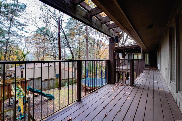 8 Racquet Court, Little Rock, AR 72227