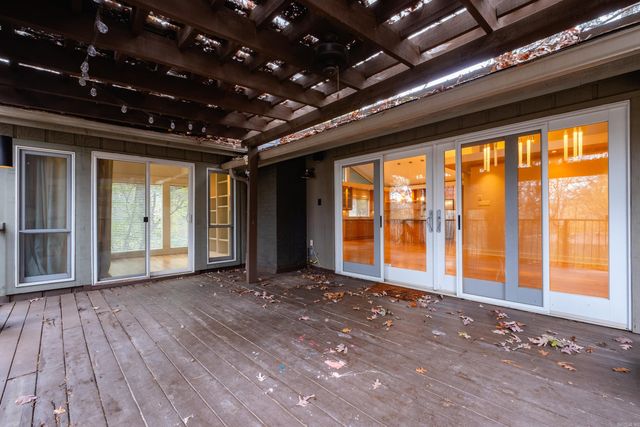 8 Racquet Court, Little Rock, AR 72227