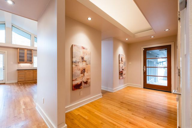 8 Racquet Court, Little Rock, AR 72227