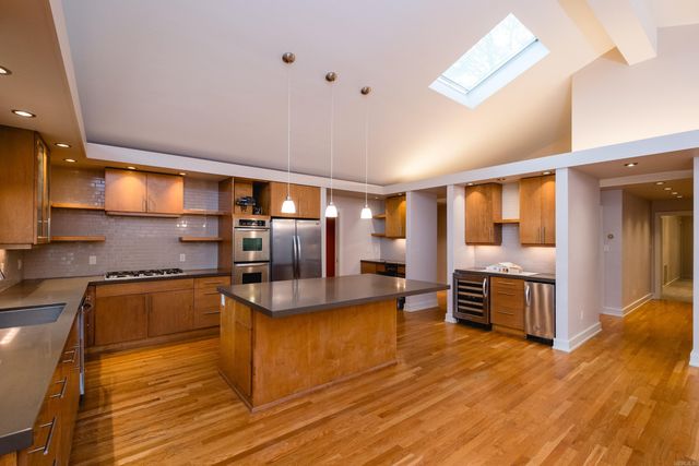 8 Racquet Court, Little Rock, AR 72227