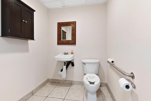 4800 N State Rd 7 F-107, Lauderdale Lakes, FL 33319
