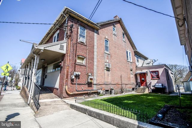 82 MAIN ST, Pennsburg, PA 18073