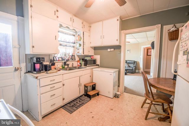 82 MAIN ST, Pennsburg, PA 18073