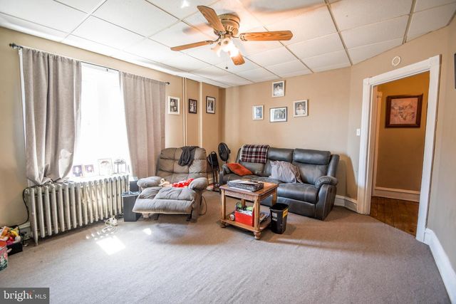 82 MAIN ST, Pennsburg, PA 18073
