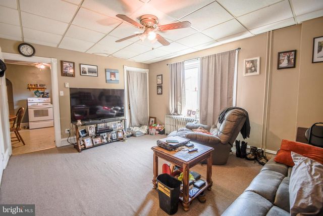 82 MAIN ST, Pennsburg, PA 18073