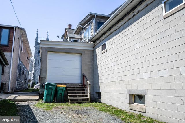 82 MAIN ST, Pennsburg, PA 18073