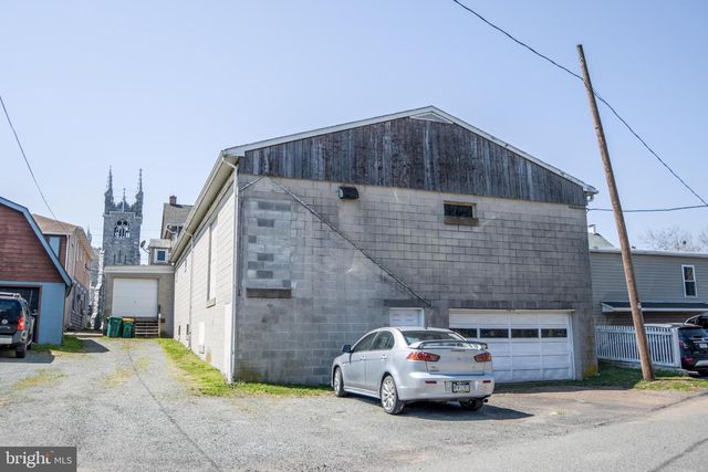 82 MAIN ST, Pennsburg, PA 18073