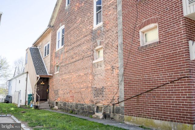 82 MAIN ST, Pennsburg, PA 18073