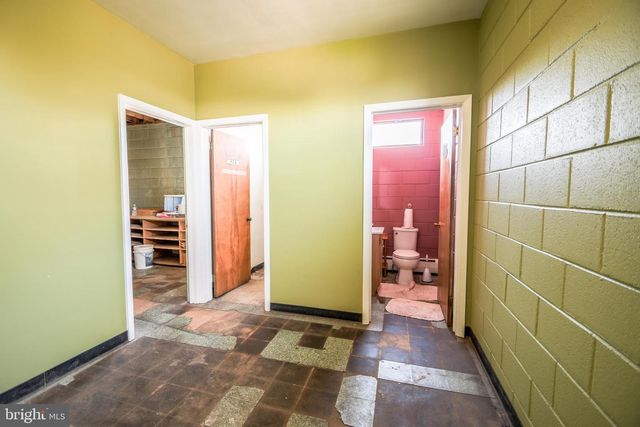 82 MAIN ST, Pennsburg, PA 18073