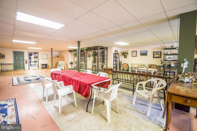 82 MAIN ST, Pennsburg, PA 18073