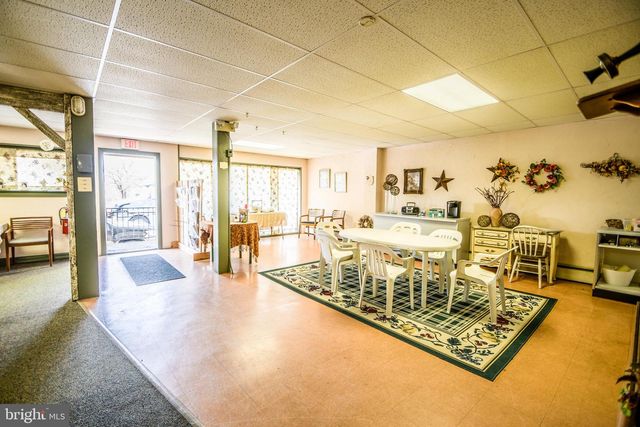 82 MAIN ST, Pennsburg, PA 18073