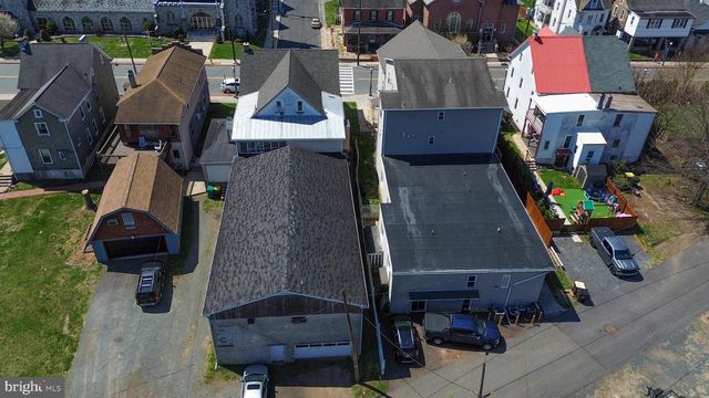 82 MAIN ST, Pennsburg, PA 18073